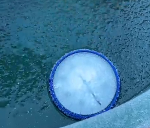 Zugefrorenes Thermometer beim Tilo vs. IceCube